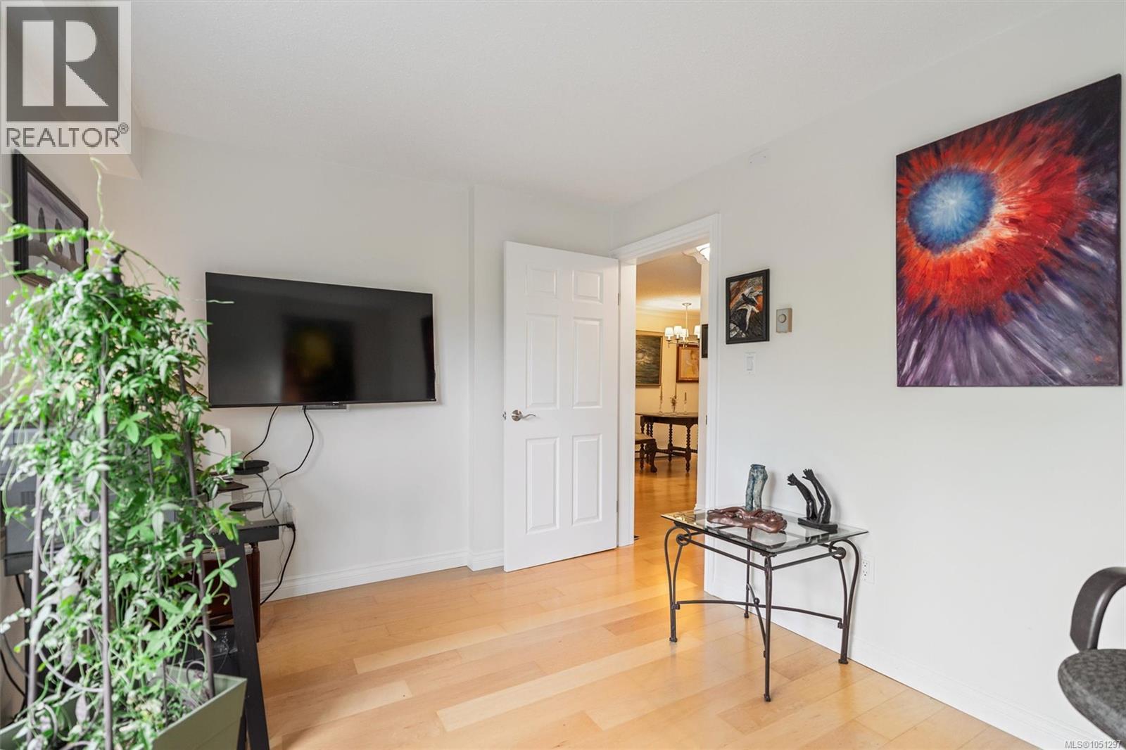 101 280 Douglas Street, Victoria