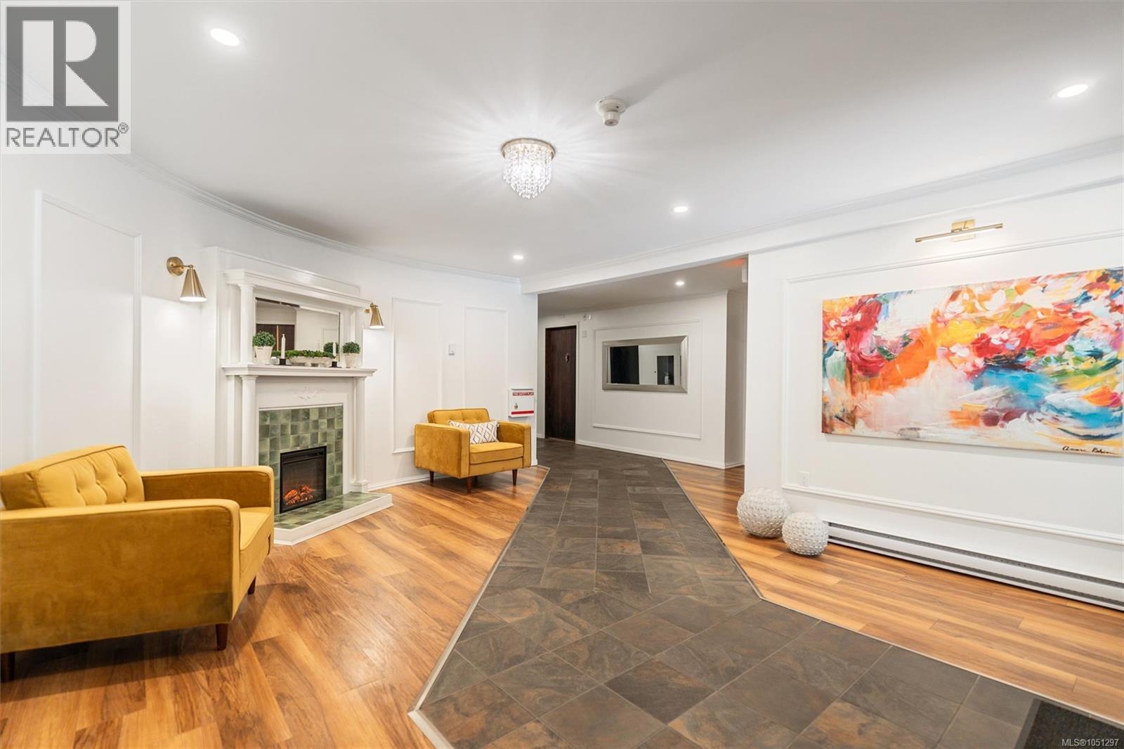 101 280 Douglas Street, Victoria
