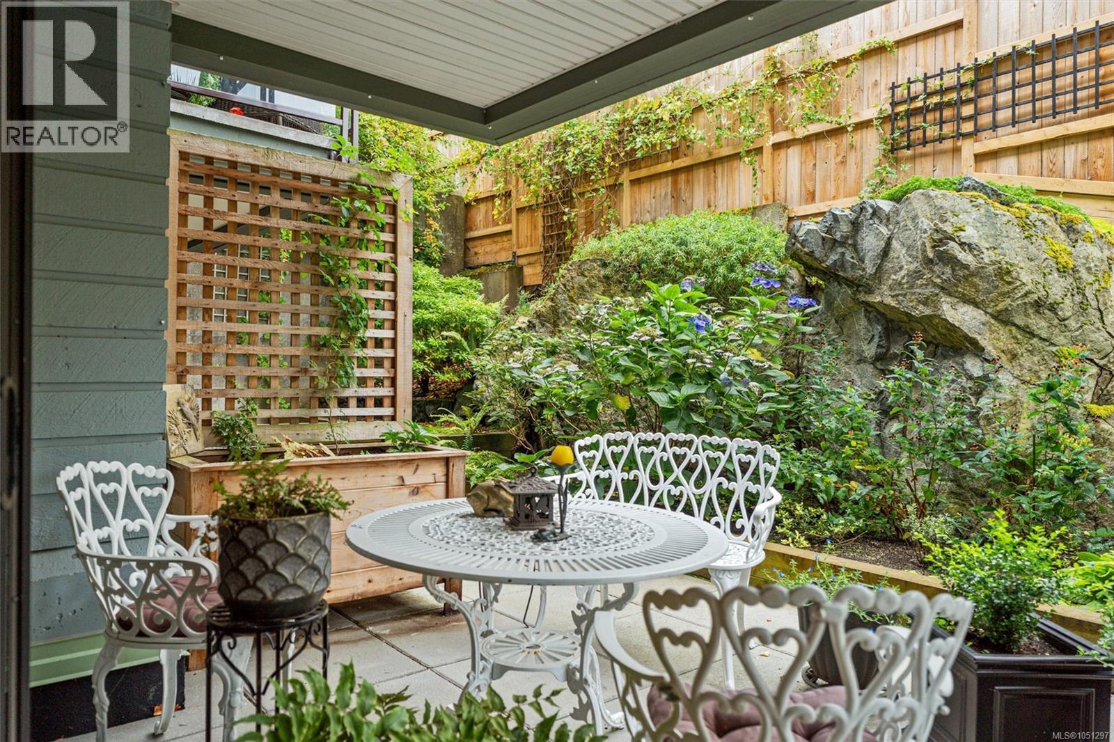101 280 Douglas Street, Victoria