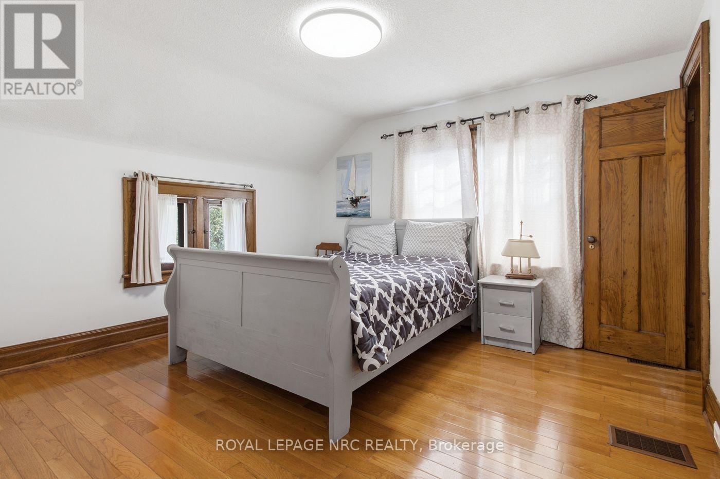 5134 VICTORIA AVENUE E - 12