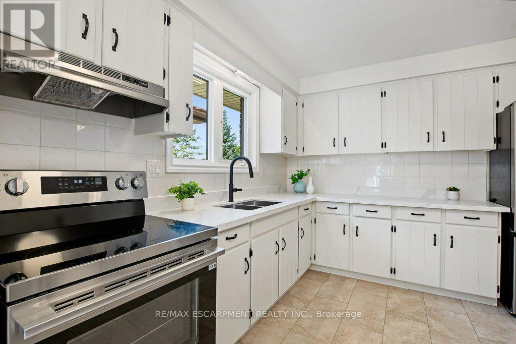 30 CATALINA DRIVE, Hamilton (Greenford) — photo 12