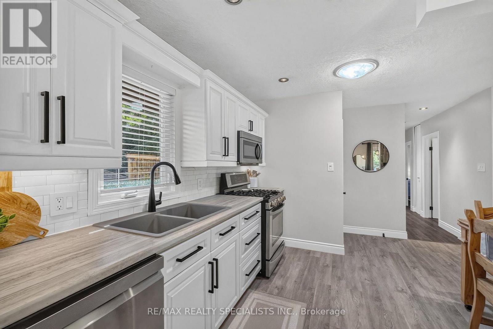 70 DUNCAIRN AVENUE - 13