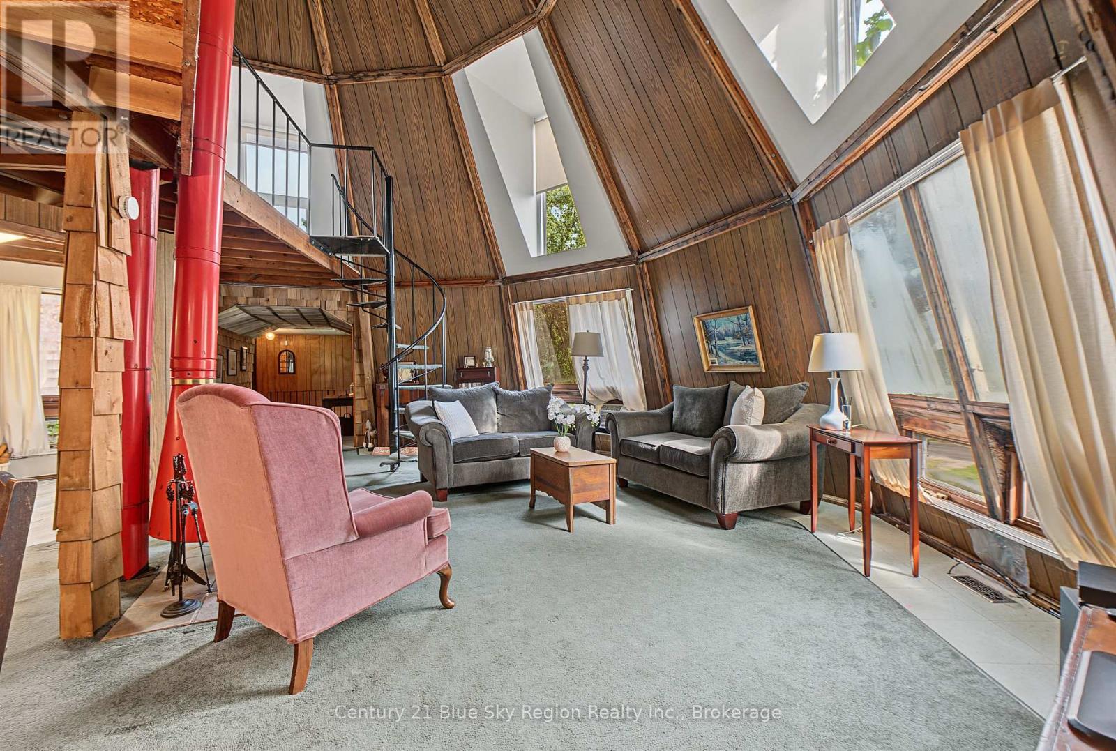 861 PINECREEK ROAD S - 11
