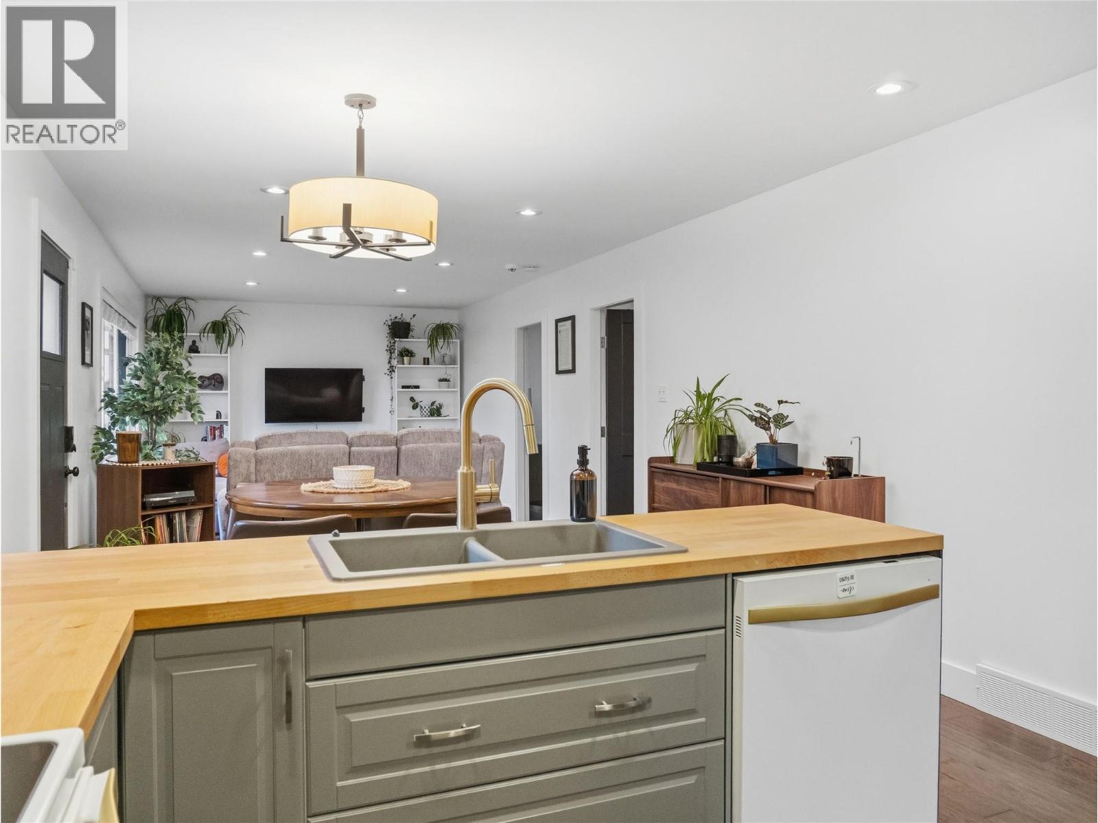 1537 115 Avenue - 5