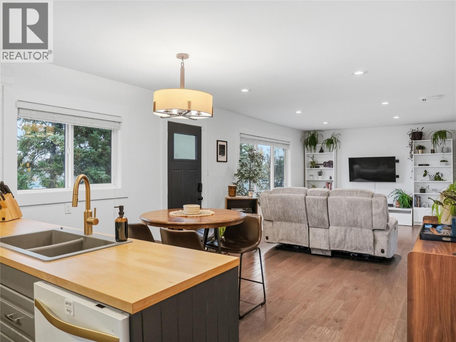 1537 115 Avenue - 6