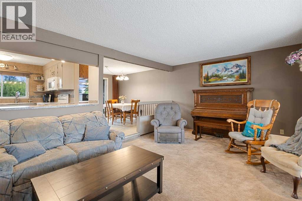 224 Pinetree Bay NE, Calgary, Alberta, T1Y1M1 — thumbnail 4