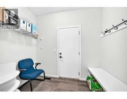 5pc Bathroom - 87 Nolancrest Circle Nw, Calgary, AB T3R0T8 Photo 18
