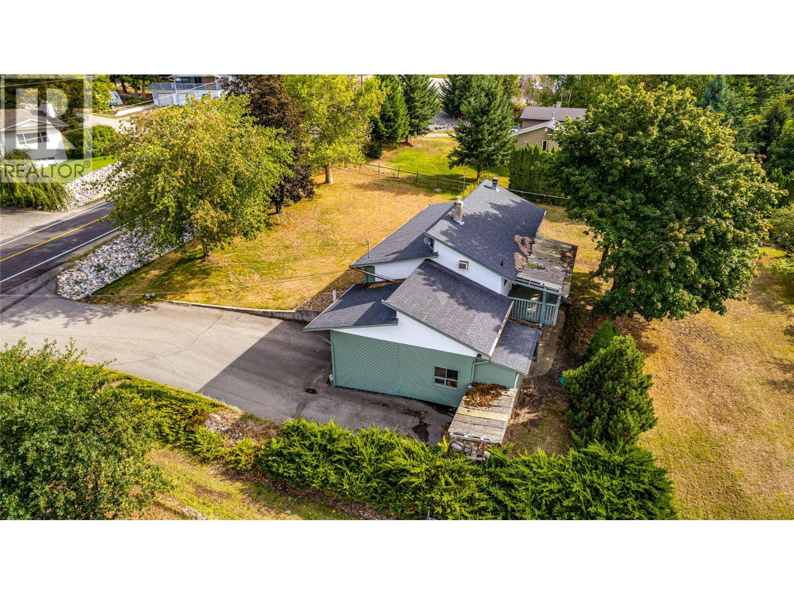 3275 Upper McLeod Road - Image 9