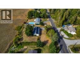Primary Bedroom - 3275 Upper Mcleod Road, Spallumcheen, BC V4Y0S6 Photo 14