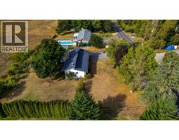 Kitchen - 3275 Upper Mcleod Road, Spallumcheen, BC V4Y0S6 Photo 15