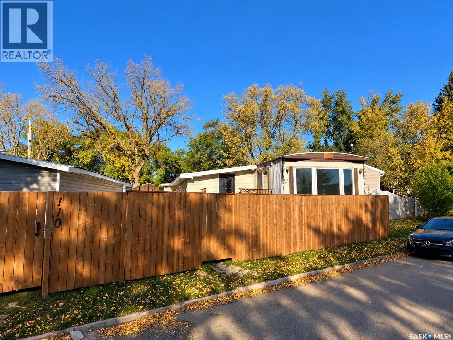 216 1524 Rayner AVENUE - 1