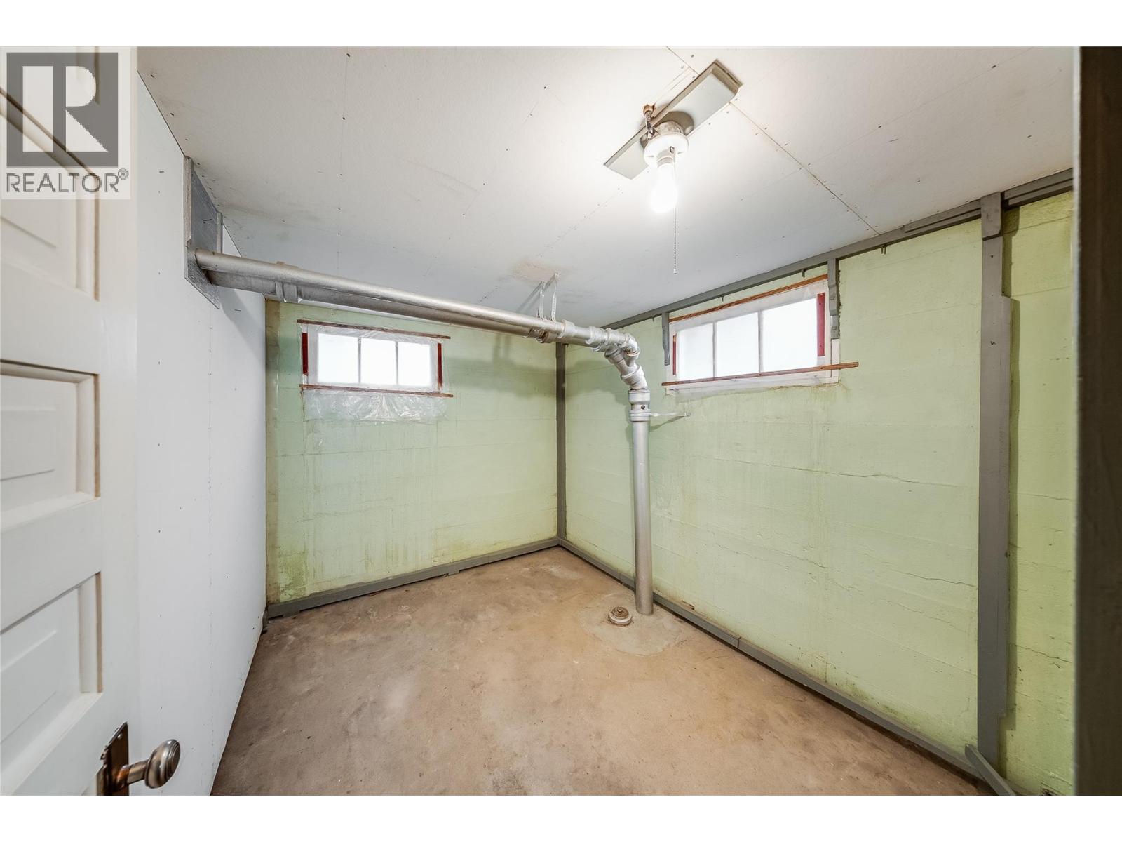 735 10th Avenue - Image 26