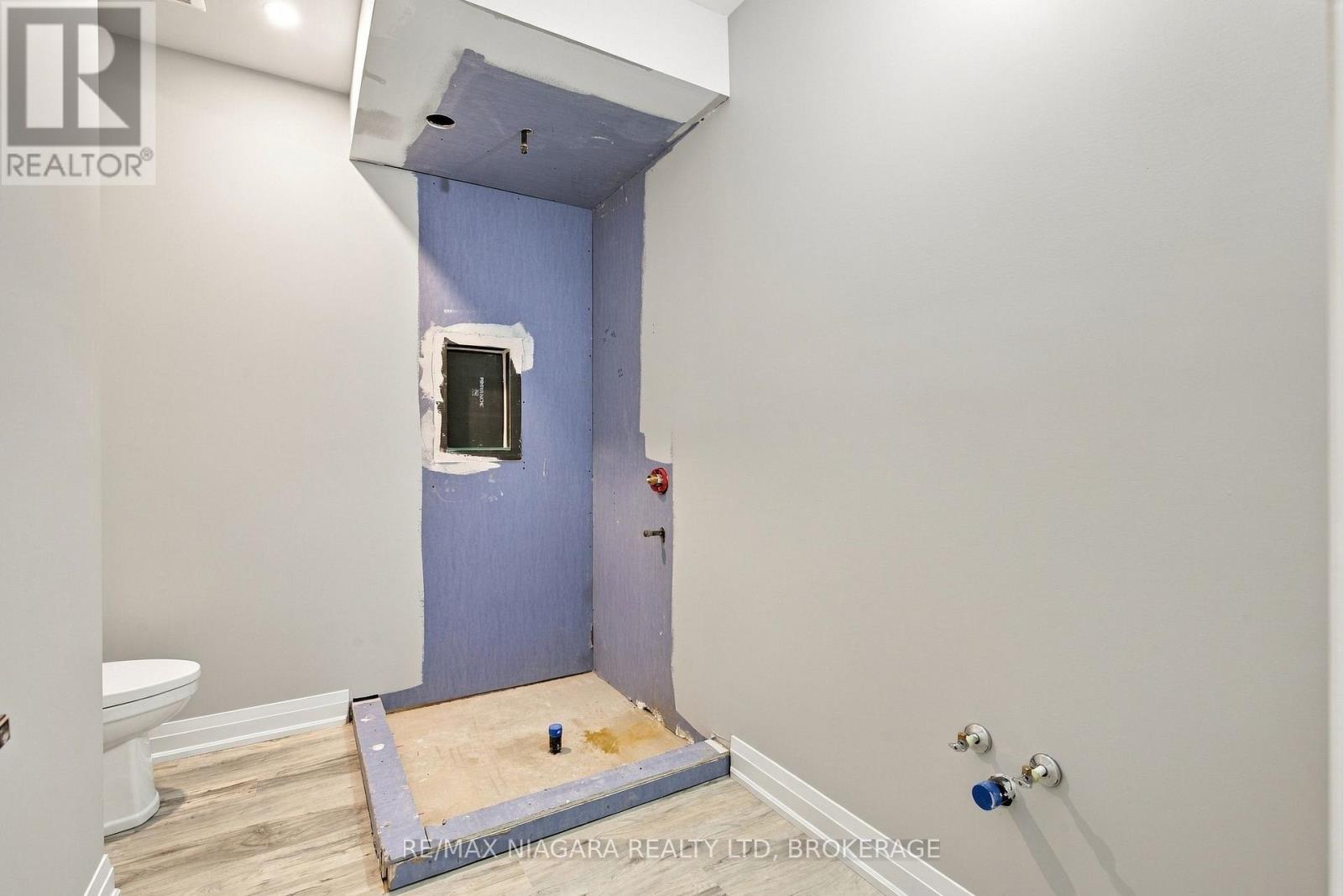 2 FEDORKOW LANE - Image 35