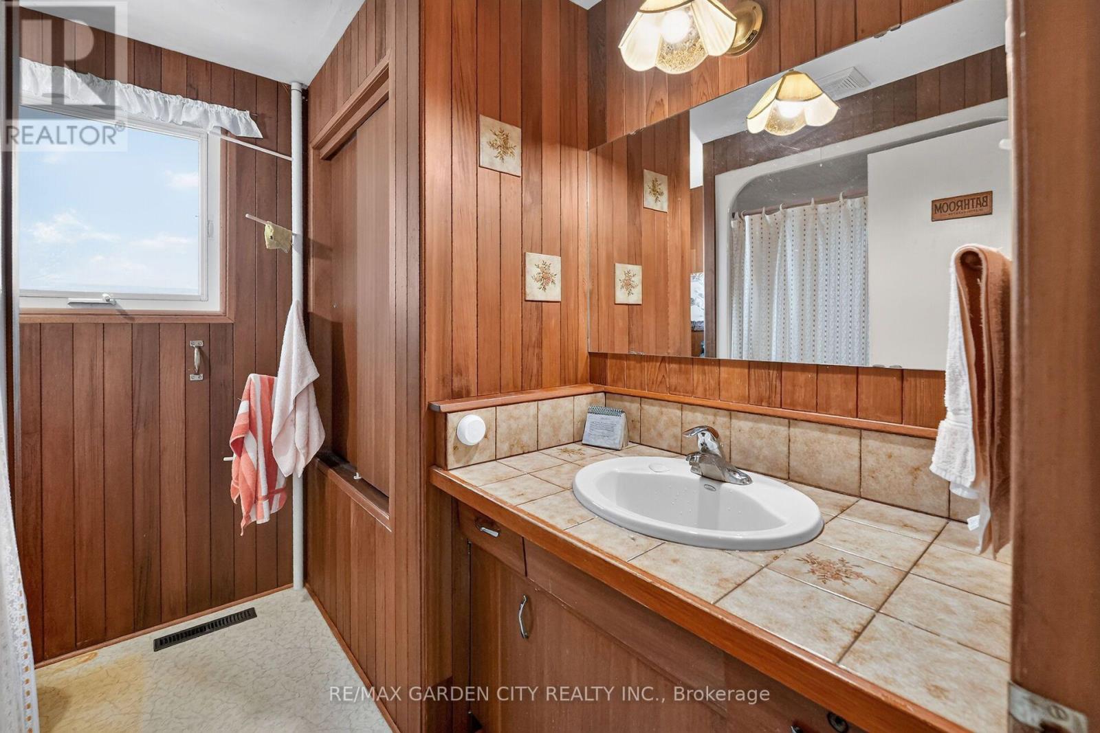 529 CARLTON STREET - Image 15
