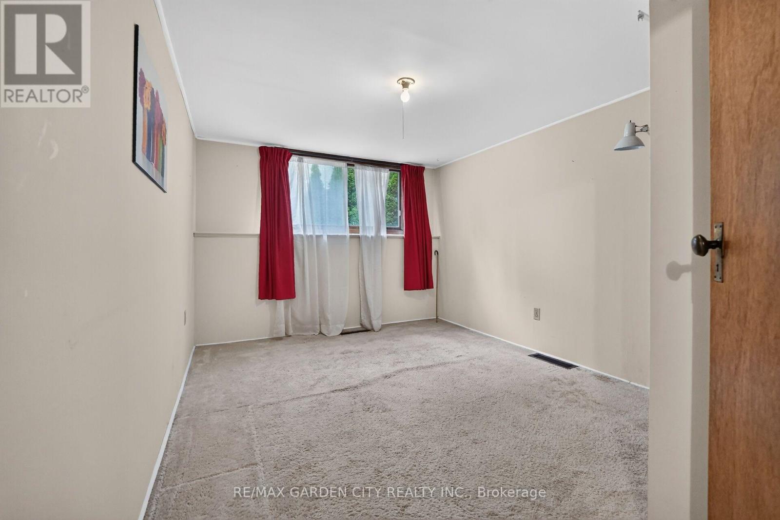 529 CARLTON STREET - 18