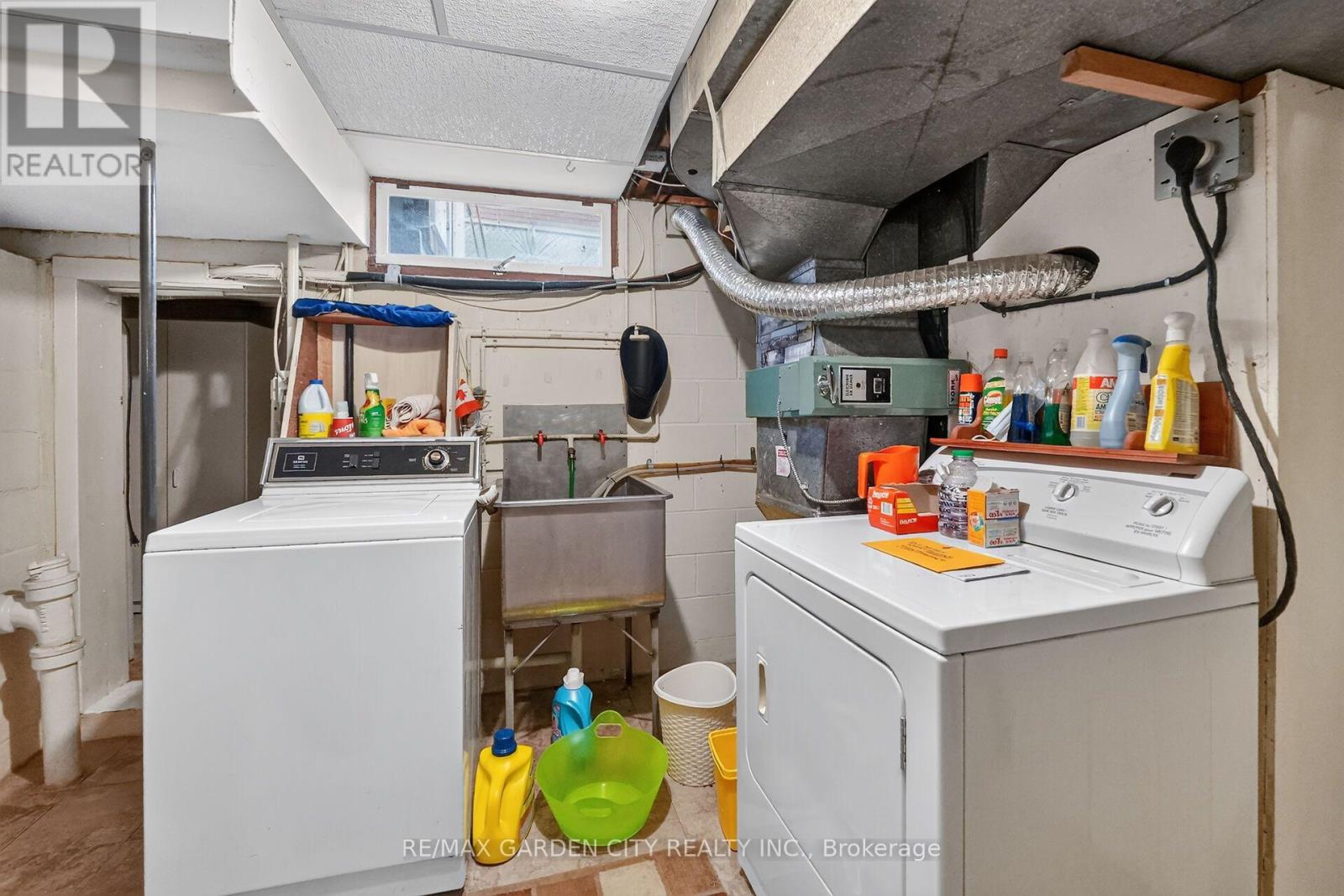 529 CARLTON STREET - Image 25