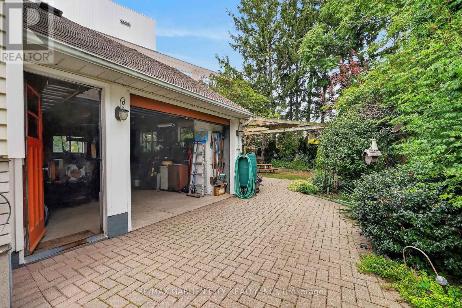 529 CARLTON STREET - Image 27