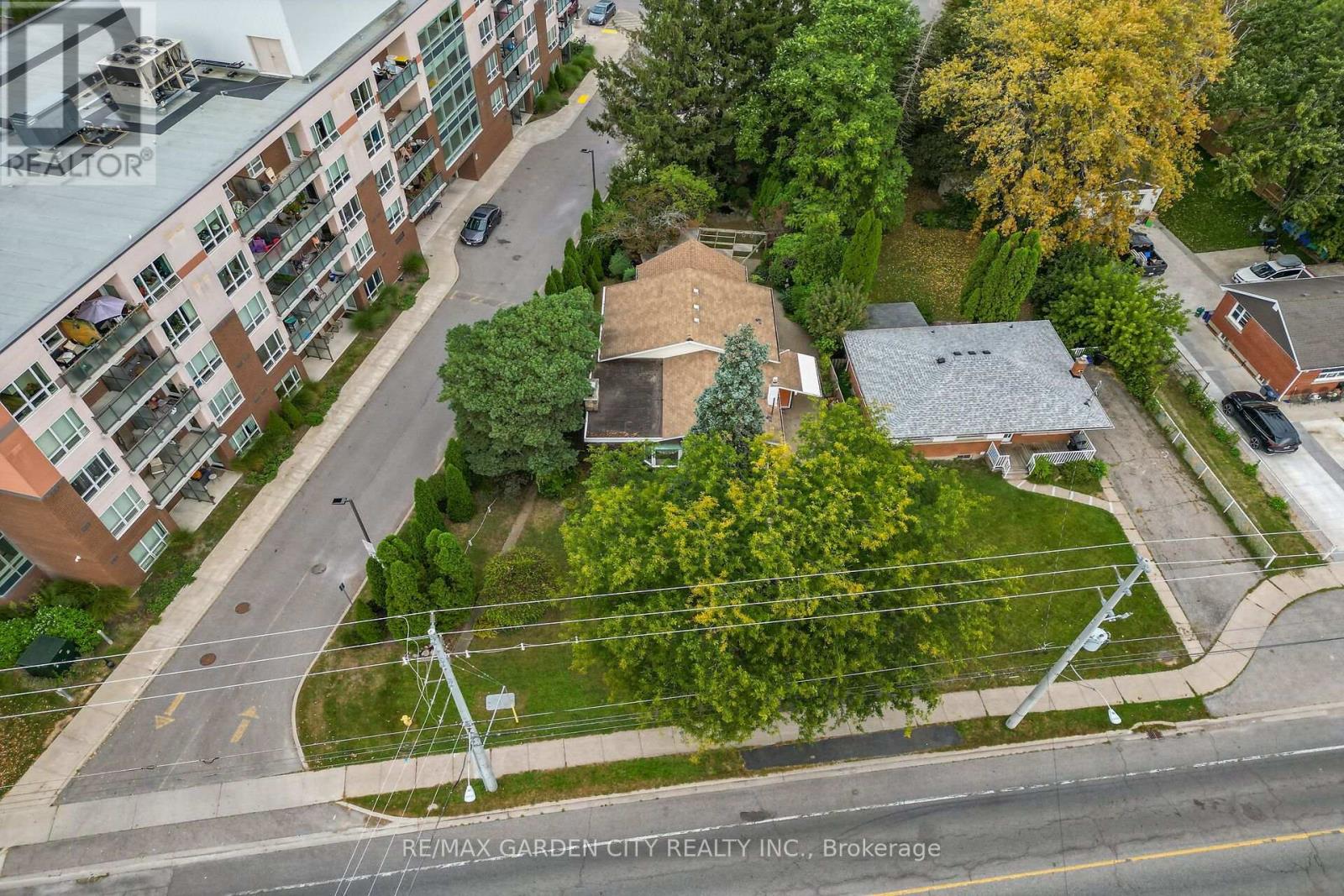 529 CARLTON STREET - 3