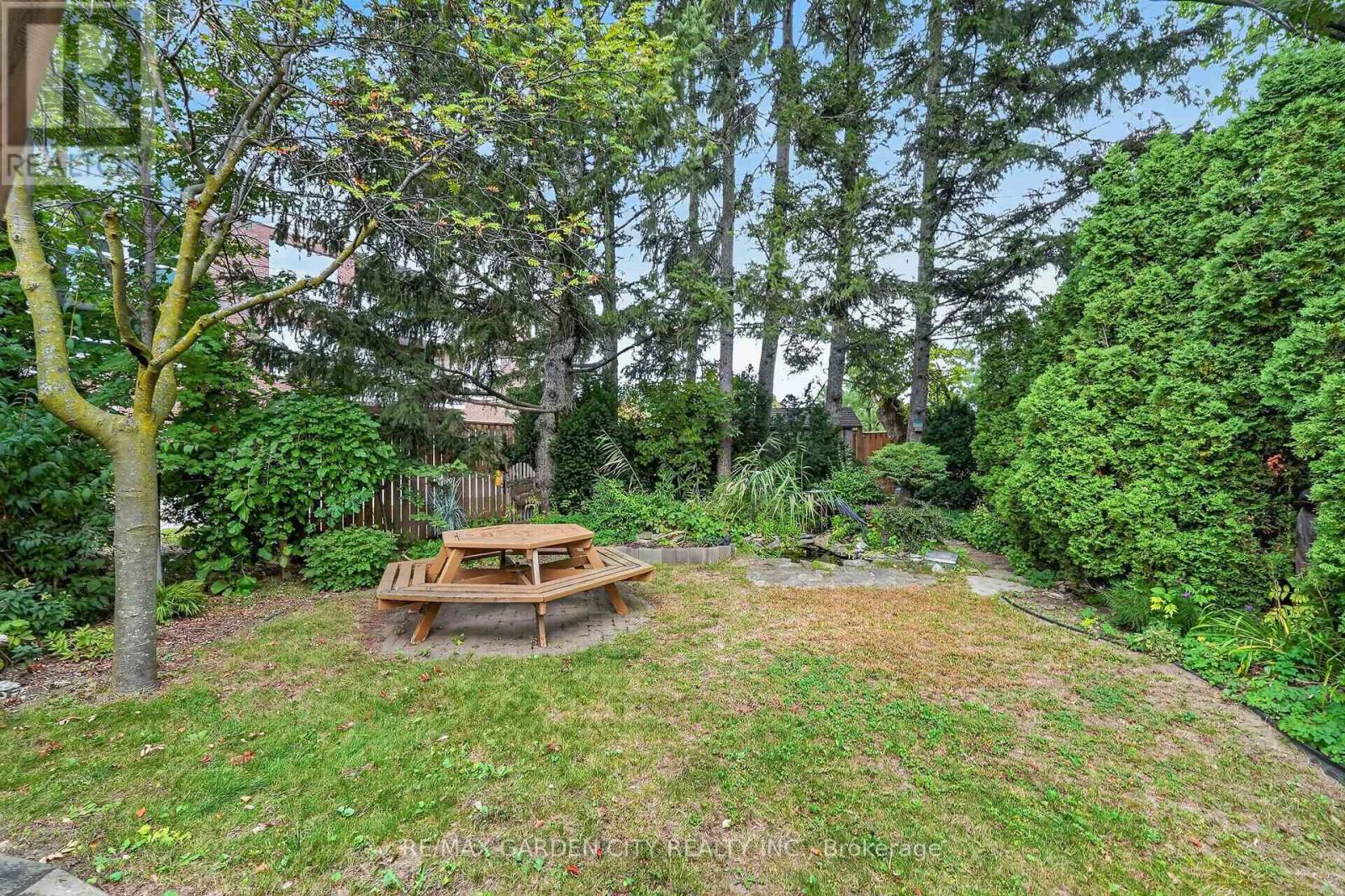 529 CARLTON STREET - 30