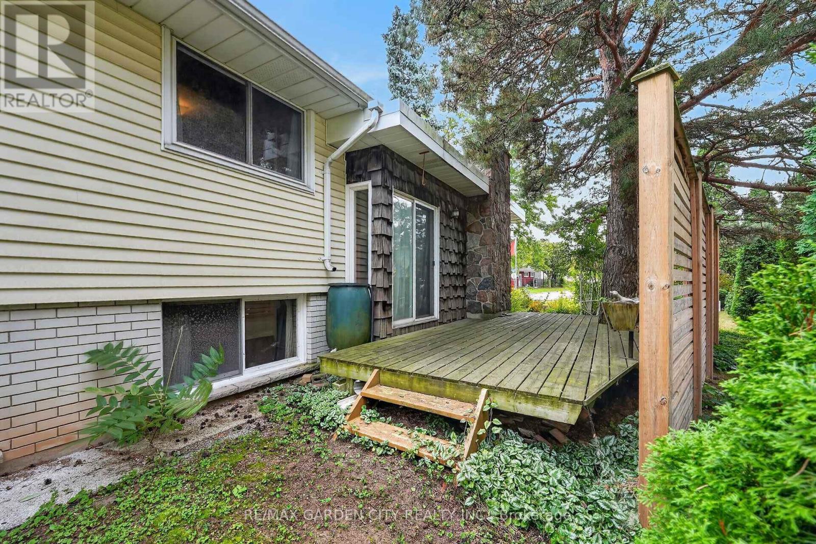 529 CARLTON STREET - 35