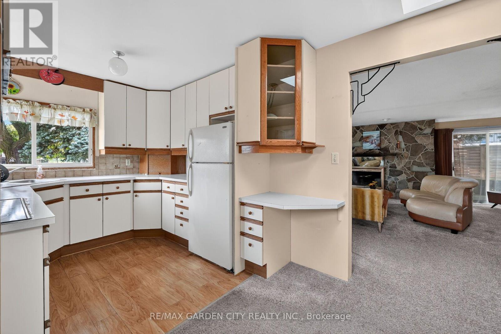 529 CARLTON STREET - 6