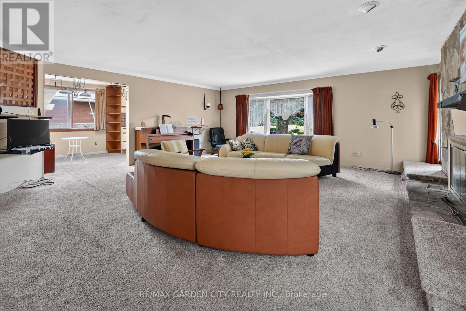 529 CARLTON STREET - 9