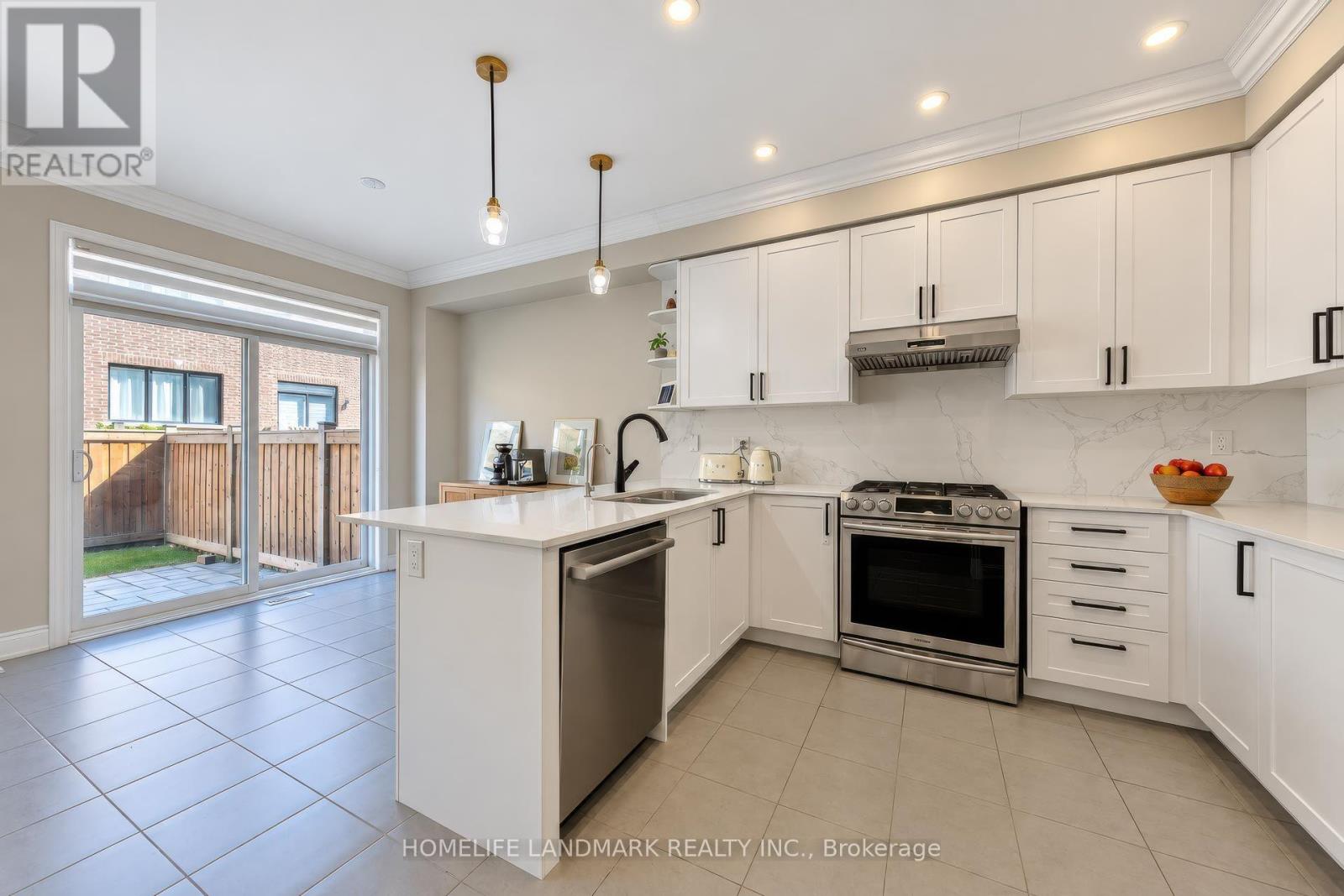 59 HILTS DRIVE, Richmond Hill — photo 12