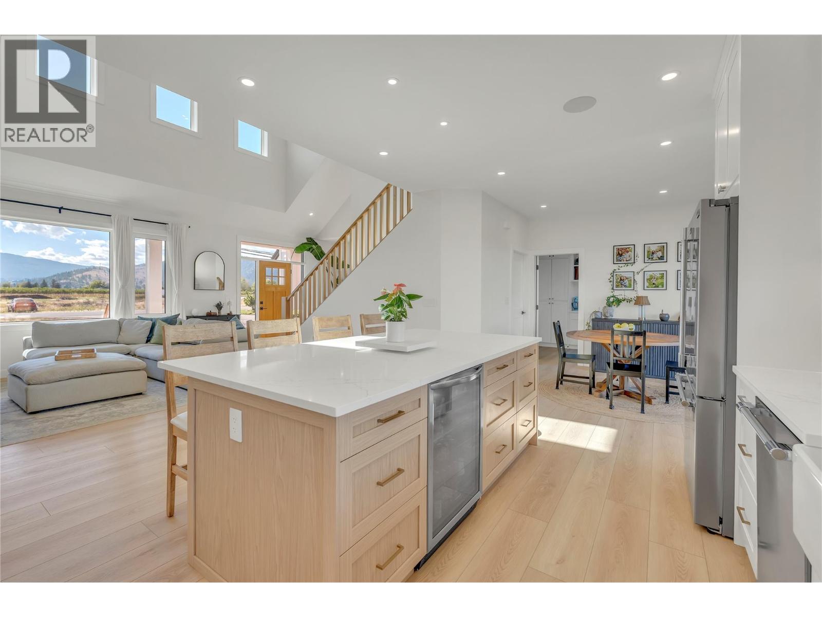 9294 JONES FLAT Road, Summerland