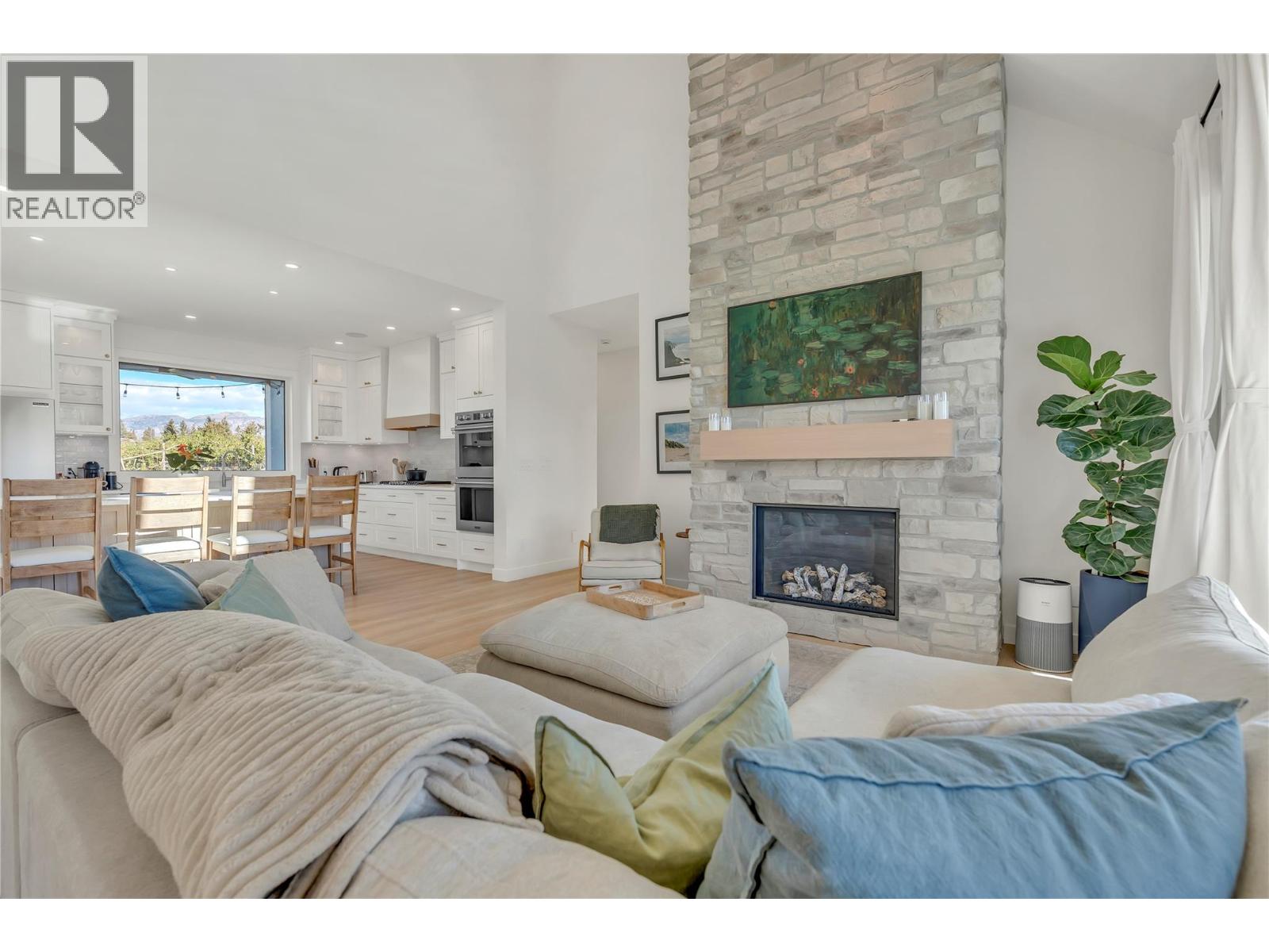 9294 JONES FLAT Road, Summerland
