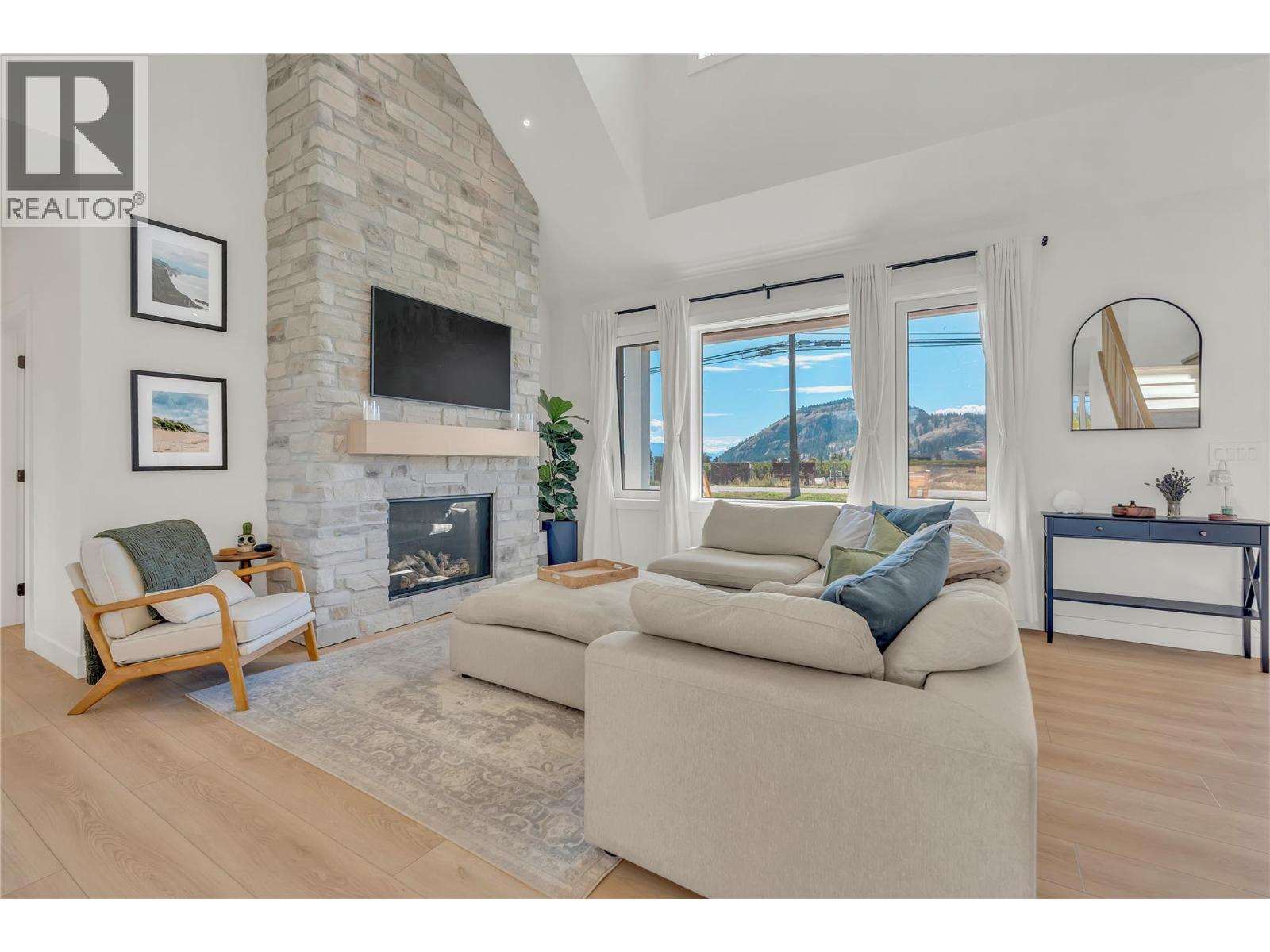 9294 JONES FLAT Road, Summerland