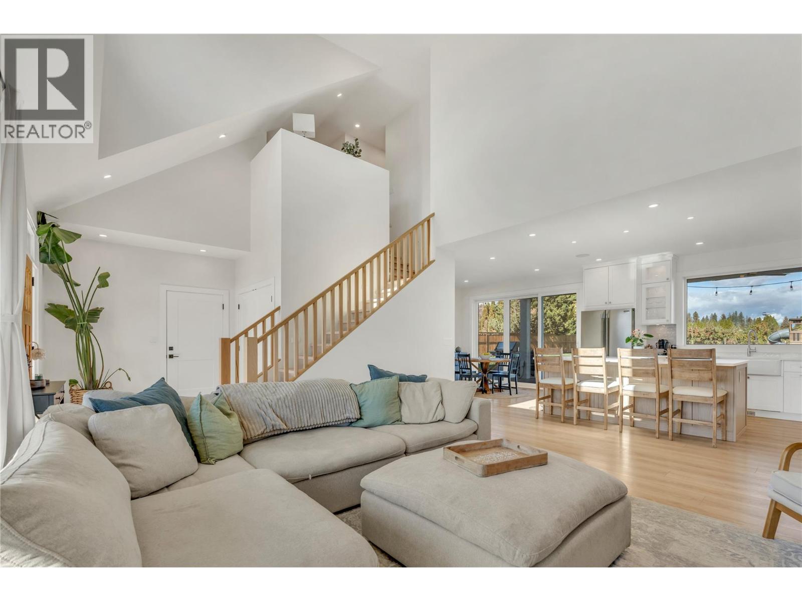 9294 JONES FLAT Road, Summerland