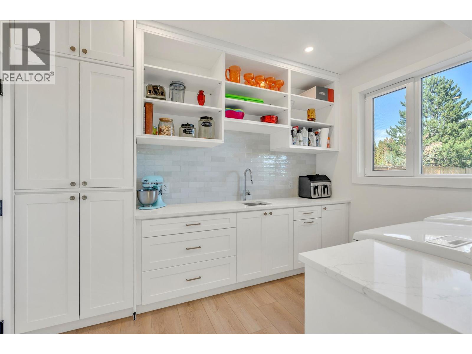 9294 JONES FLAT Road, Summerland