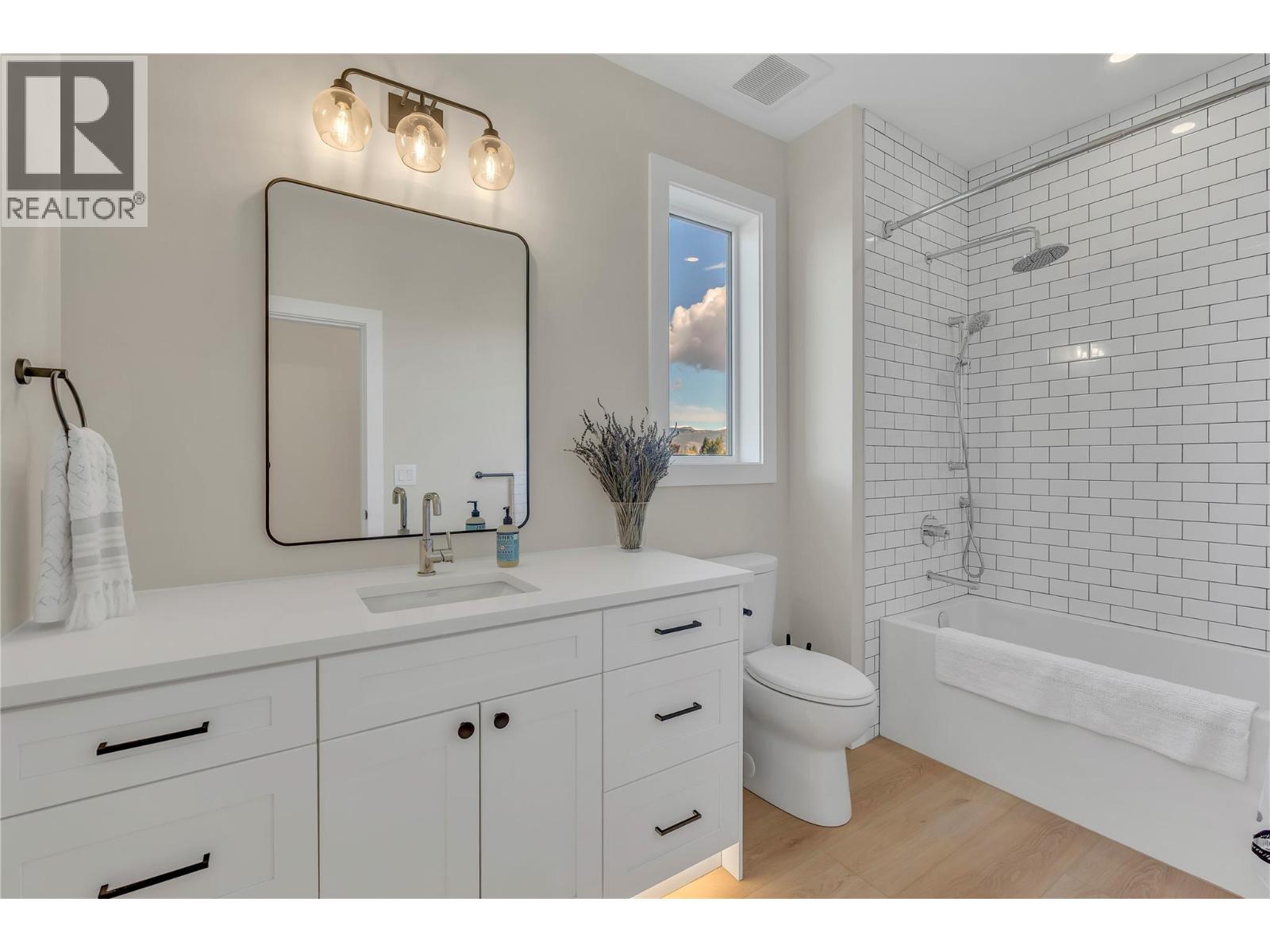 9294 JONES FLAT Road, Summerland