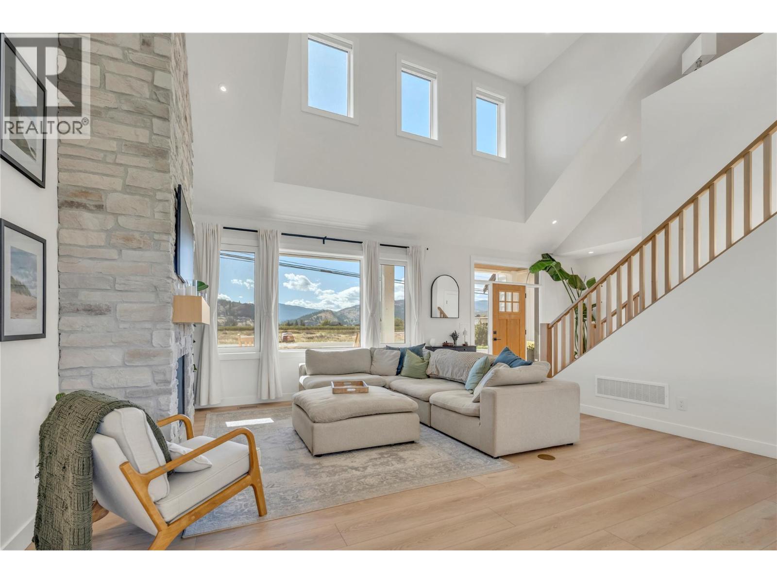 9294 JONES FLAT Road, Summerland