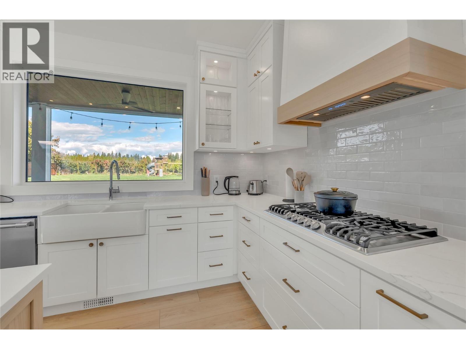 9294 JONES FLAT Road, Summerland