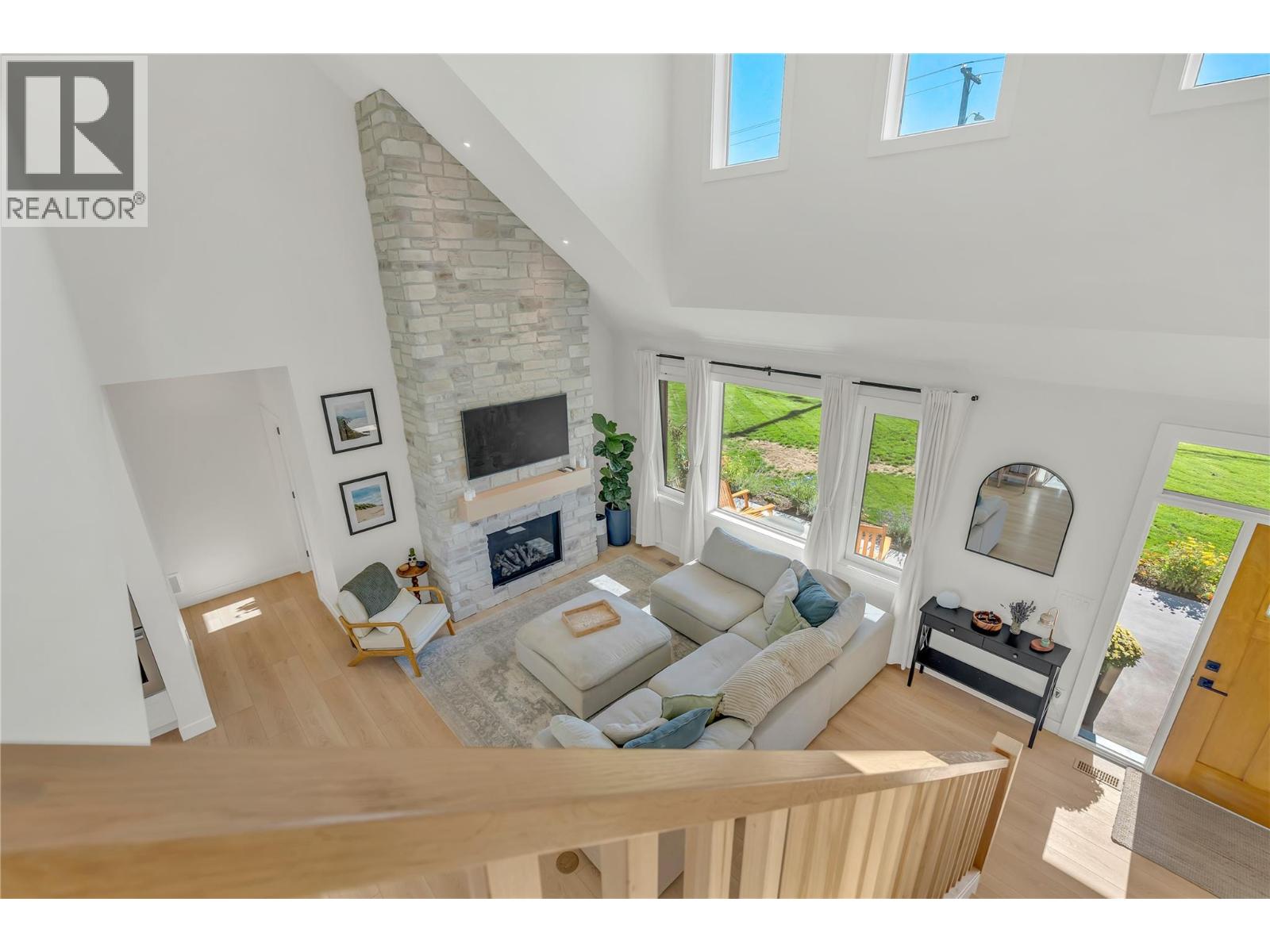 9294 JONES FLAT Road, Summerland