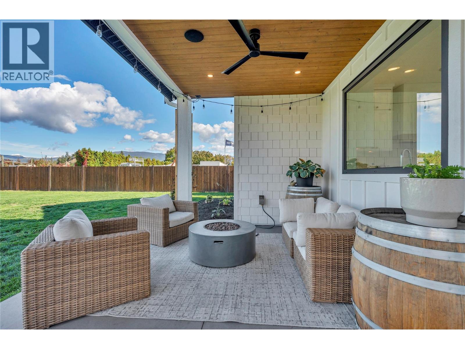 9294 JONES FLAT Road, Summerland