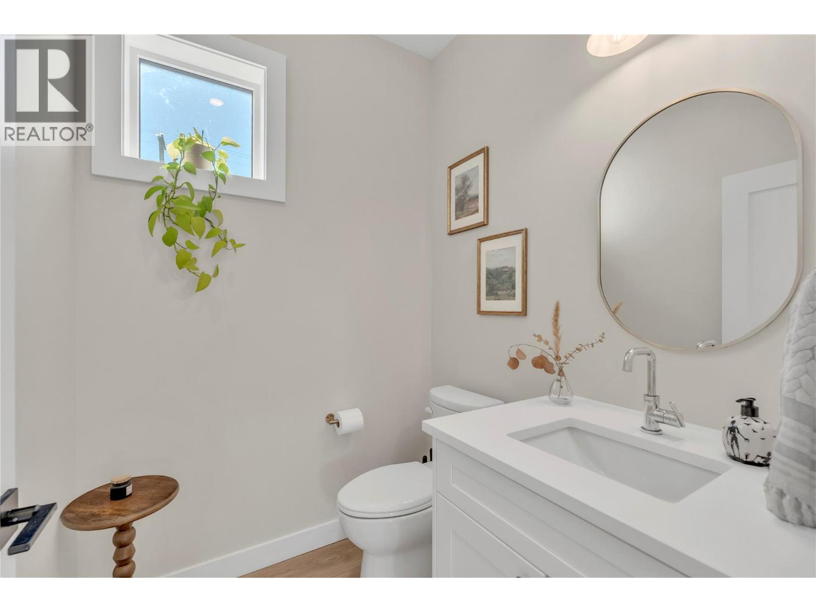 9294 JONES FLAT Road, Summerland