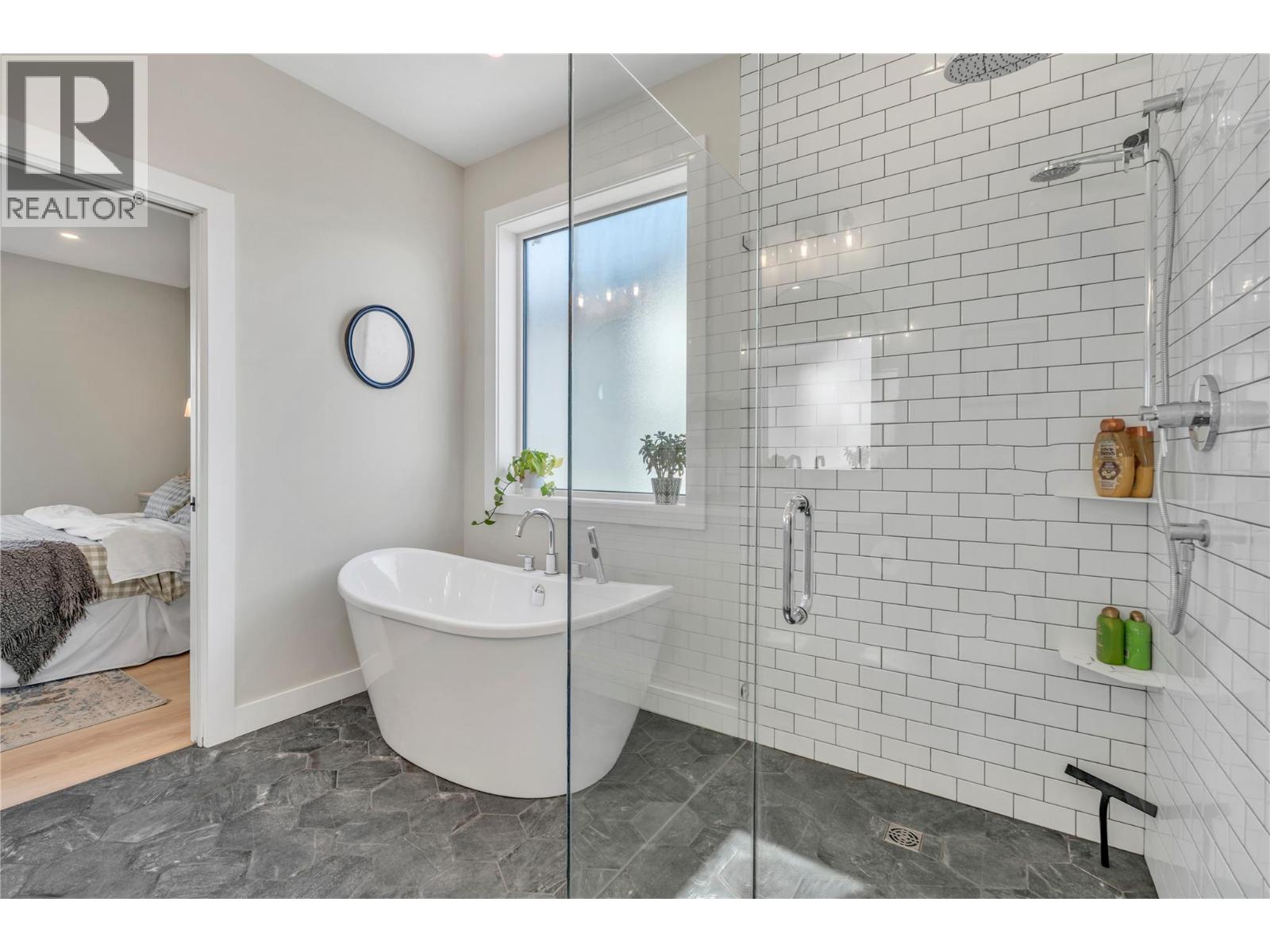 9294 JONES FLAT Road, Summerland