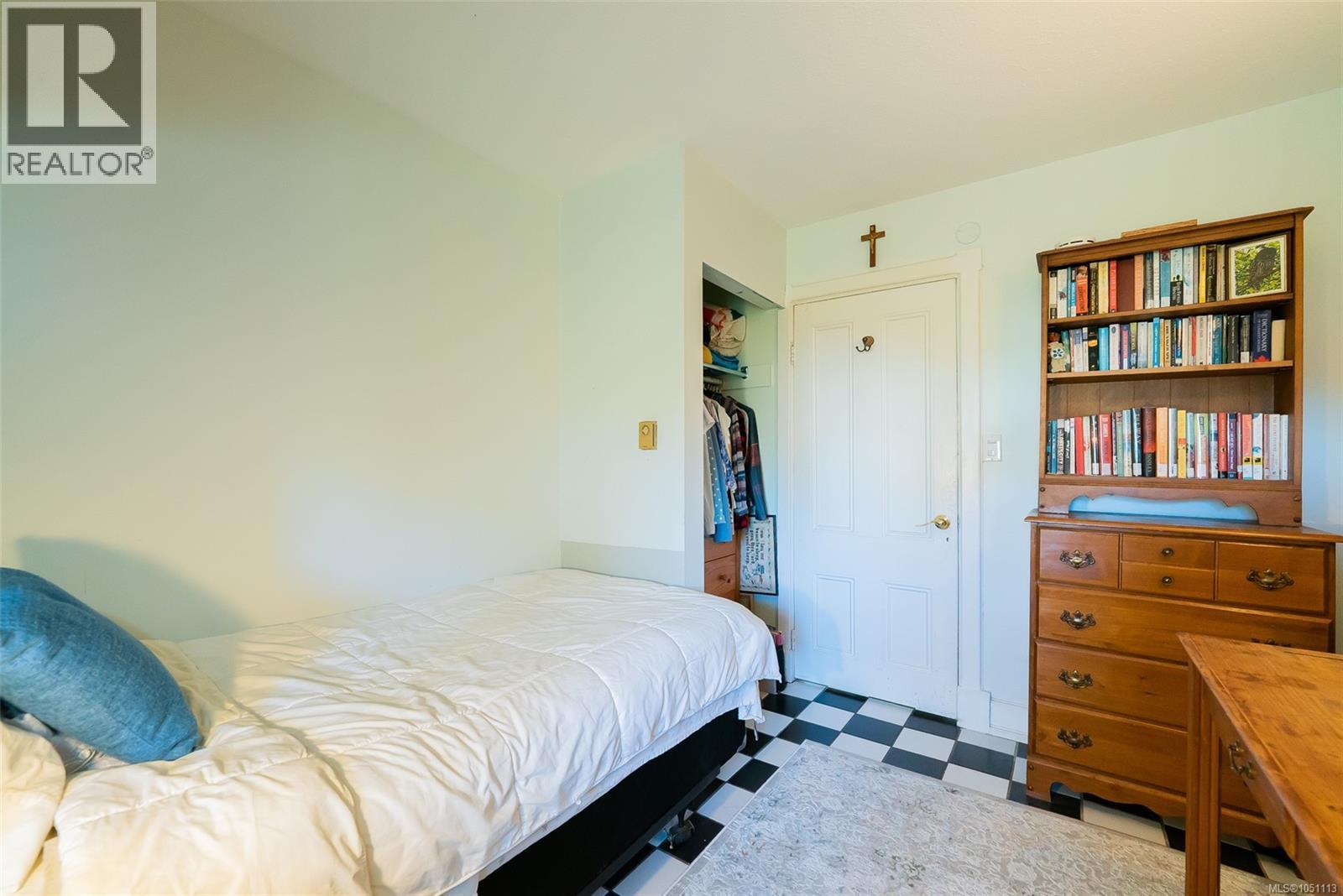 660 Albert St - 14