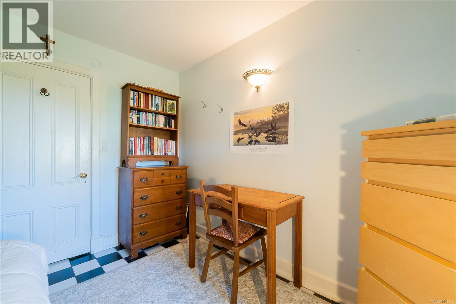 660 Albert St - Image 16