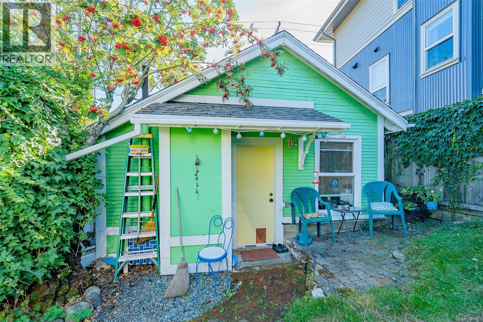 660 Albert St - Image 24