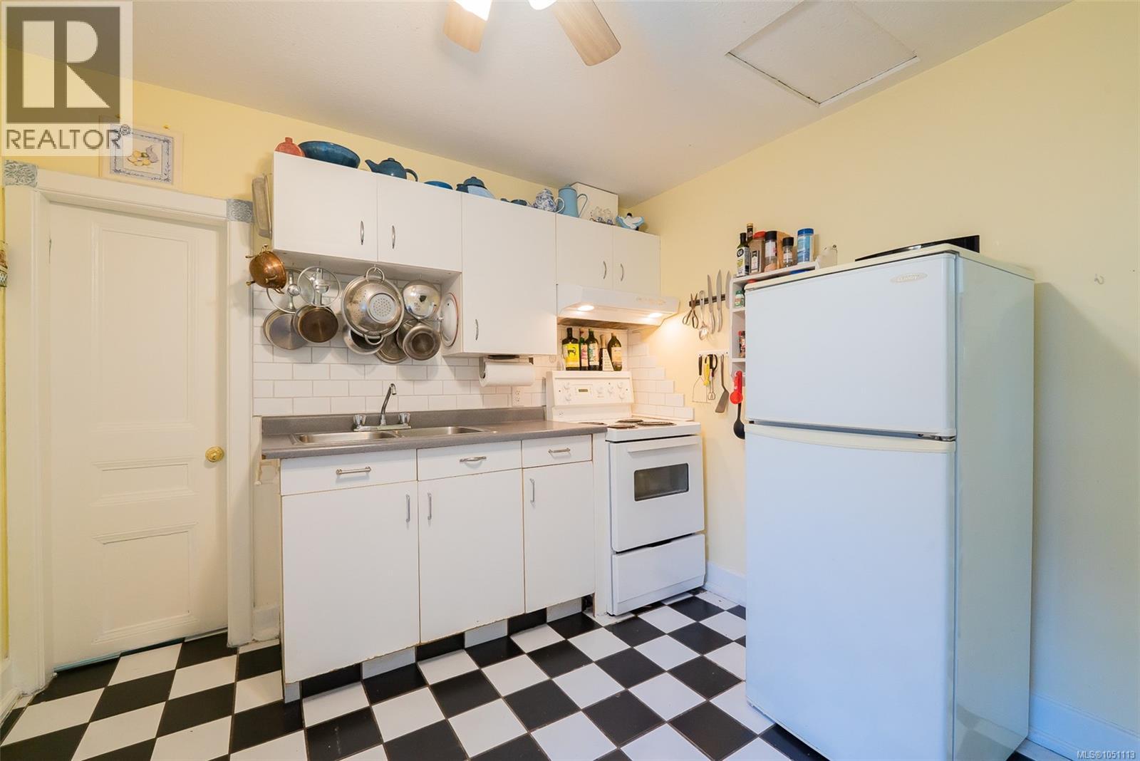 660 Albert St - Image 4