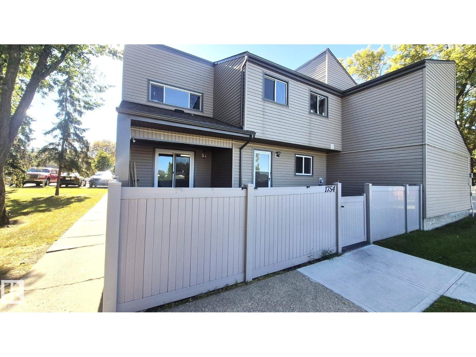1754 Lakewood RD S NW, Edmonton, Alberta, T6K3B6
