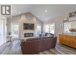 4006 Coachwood Close, Coldstream, BC V1B3Y4 Photo 28