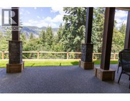 4006 Coachwood Close, Coldstream, BC V1B3Y4 Photo 14