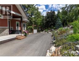 4006 Coachwood Close, Coldstream, BC V1B3Y4 Photo 22