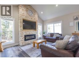 4006 Coachwood Close, Coldstream, BC V1B3Y4 Photo 29