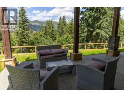 4006 Coachwood Close, Coldstream, BC V1B3Y4 Photo 15