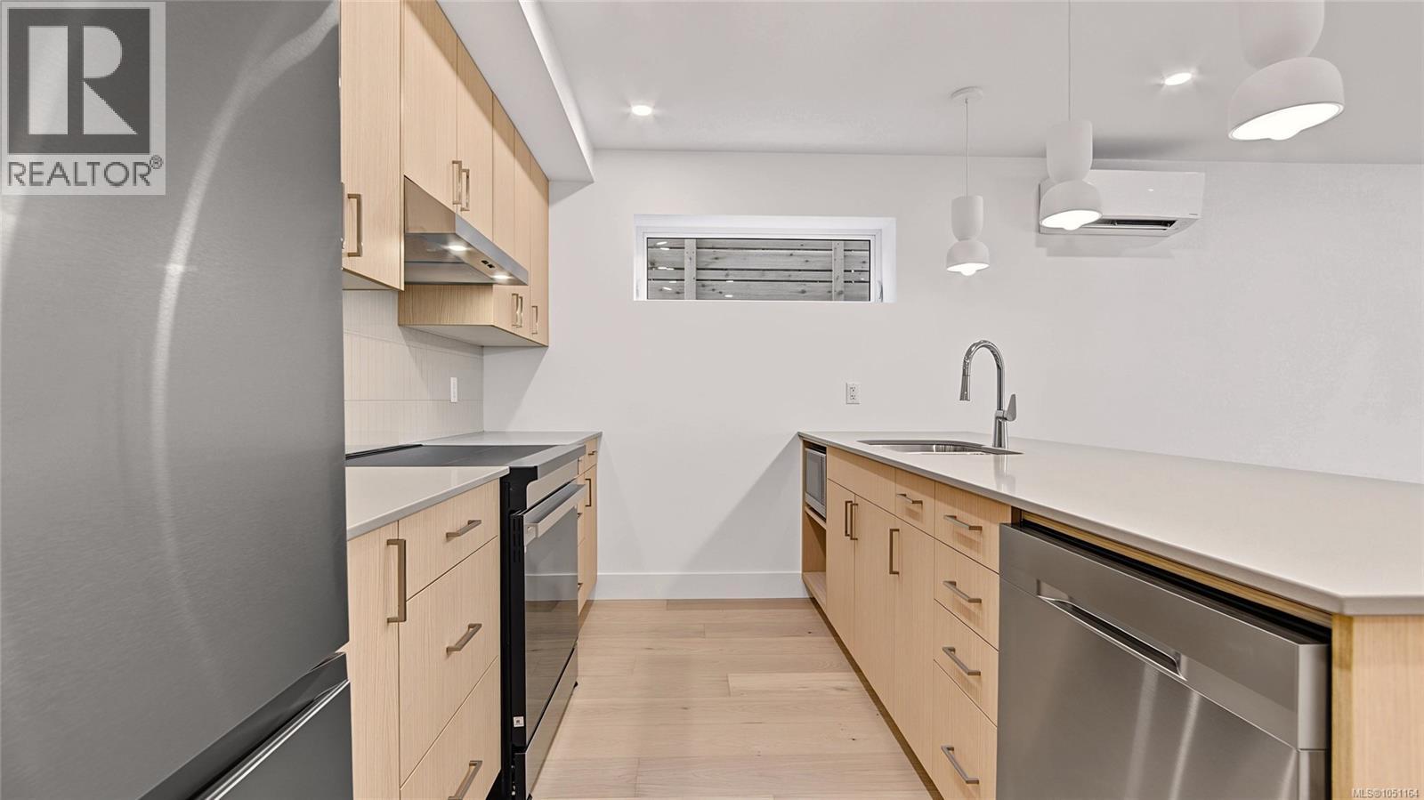 #3 1721 Adanac St - 6